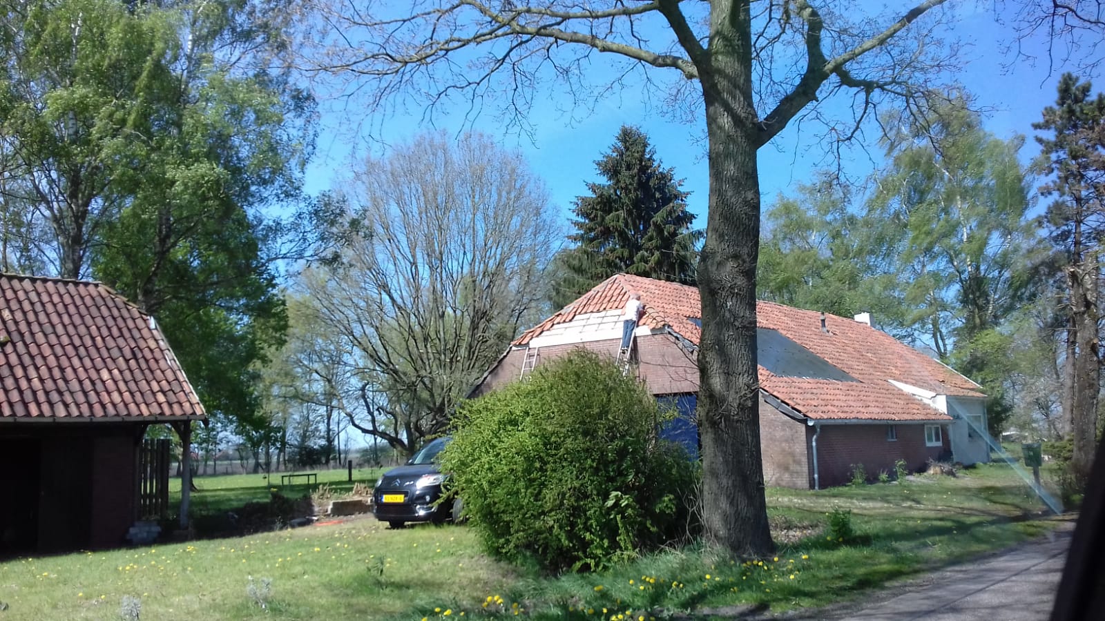 april 2019 laatste deel vervanging dak met polytex en nieuwe panlatten