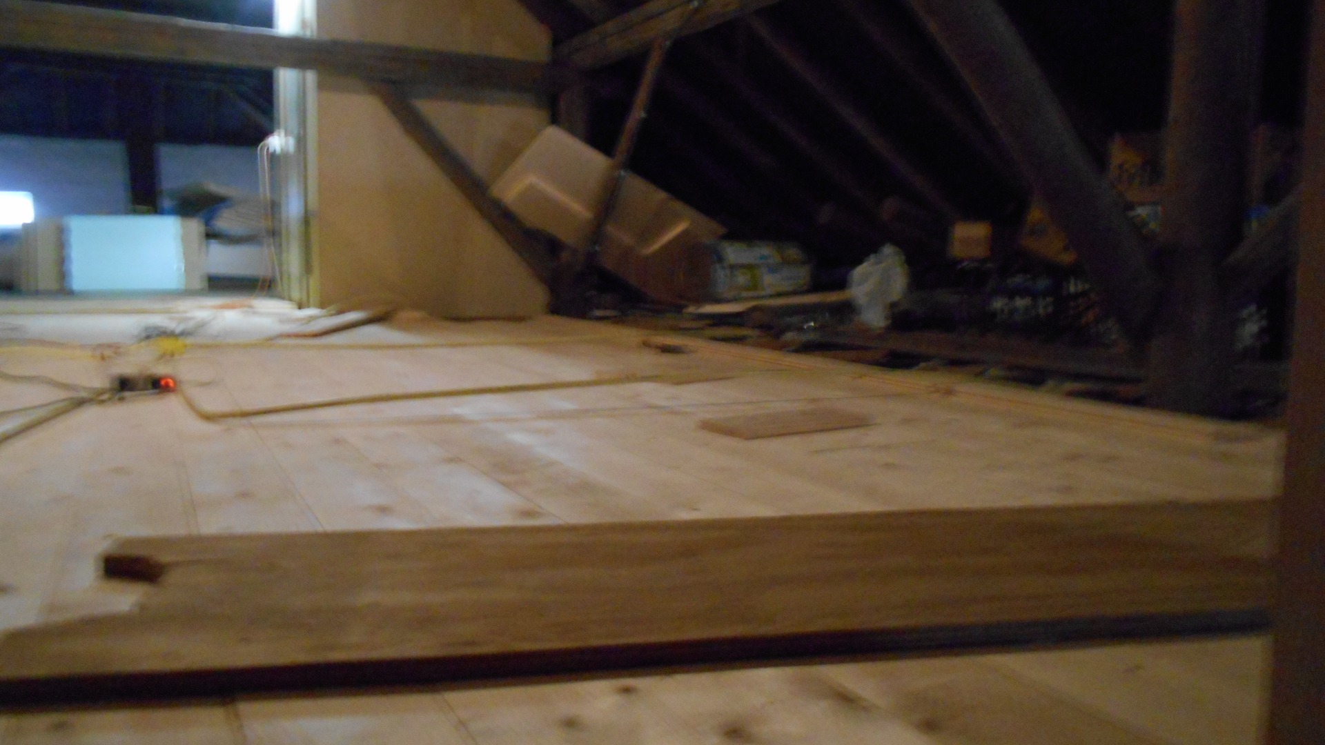 maart 2022 verandering plafond hal, betekent ook verandering vloer zolder